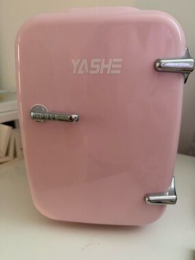 Mini skincare fridge